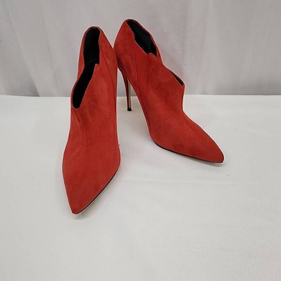 Guess Size 8.5 Ondrea Red Suede Pointed Toe Heeled Ankle Boots F - Picture 2 of 13